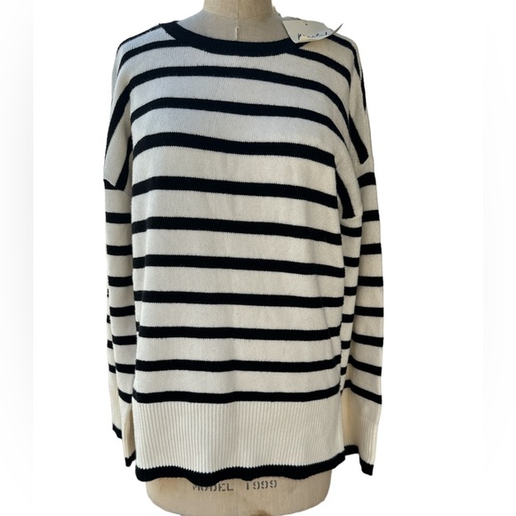 Marled Striped Black & White Women’s Sweater NWT sz Med - Picture 1 of 4